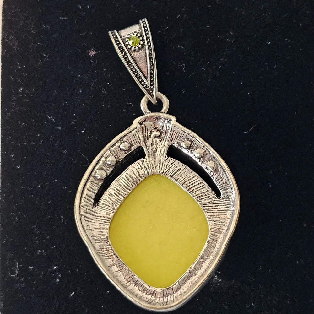 Large Costume Silver Tone Green Rhinestone and Large Green Center Stone Pendant - Picture 2 of 5